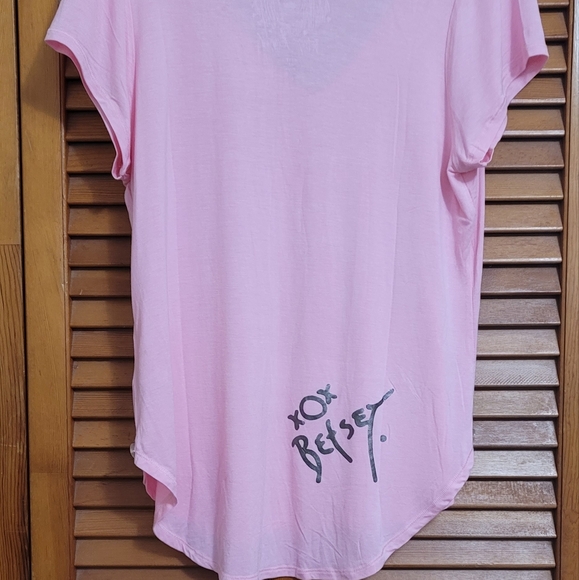Betsey Johnson Pink Bedazzled V neck T-Shirt Sz Large - Picture 2 of 10